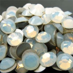 Sachet de cristaux de swarovski opal blanc 2.6mm ss9
